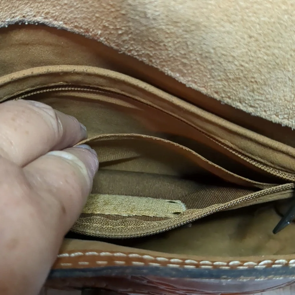 Patricia Nash Leather Tooled Cross Body Purse - Picture 4 of 8